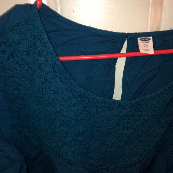 Old navy flowey shirt - Picture 2 of 4